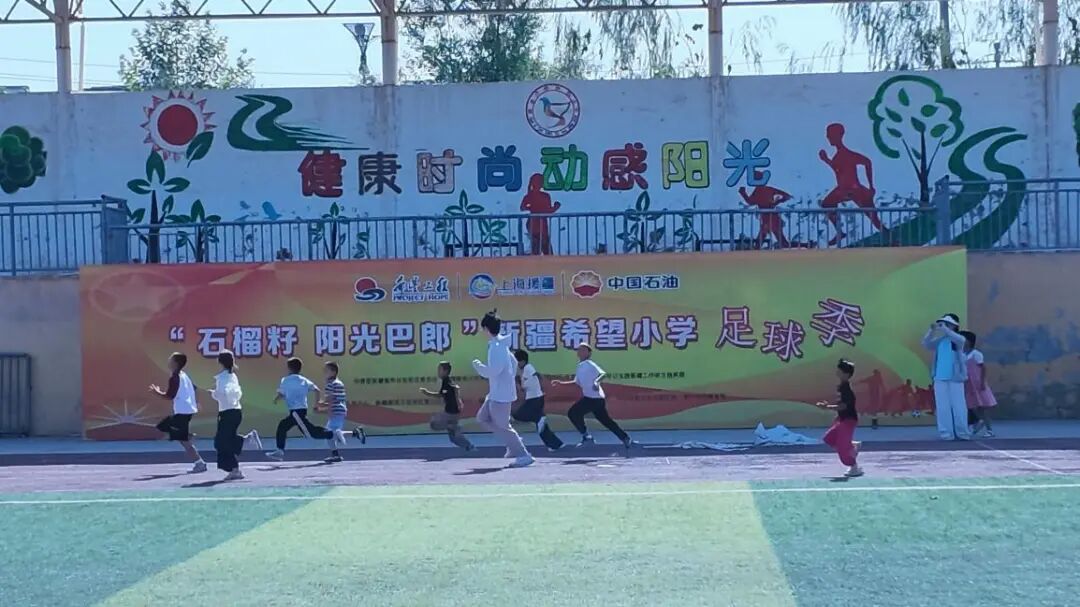 从济南到喀什，山东工艺美术学院青年以“同心·同语·同画·同行”助力文化润疆