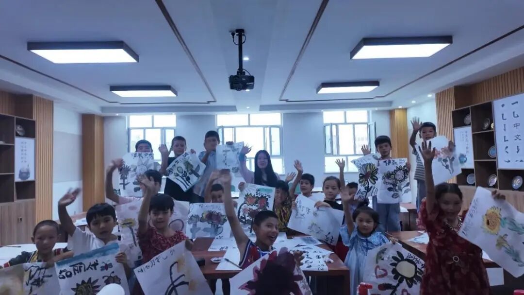 从济南到喀什，山东工艺美术学院青年以“同心·同语·同画·同行”助力文化润疆