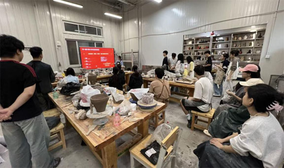 现代手工艺术学院团总支组织开展民法典宣传主题团日活动