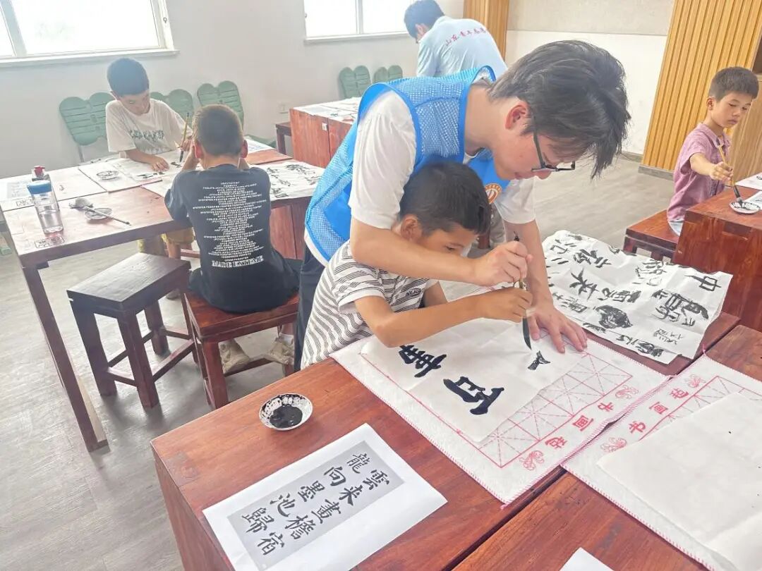 从济南到喀什，山东工艺美术学院青年以“同心·同语·同画·同行”助力文化润疆